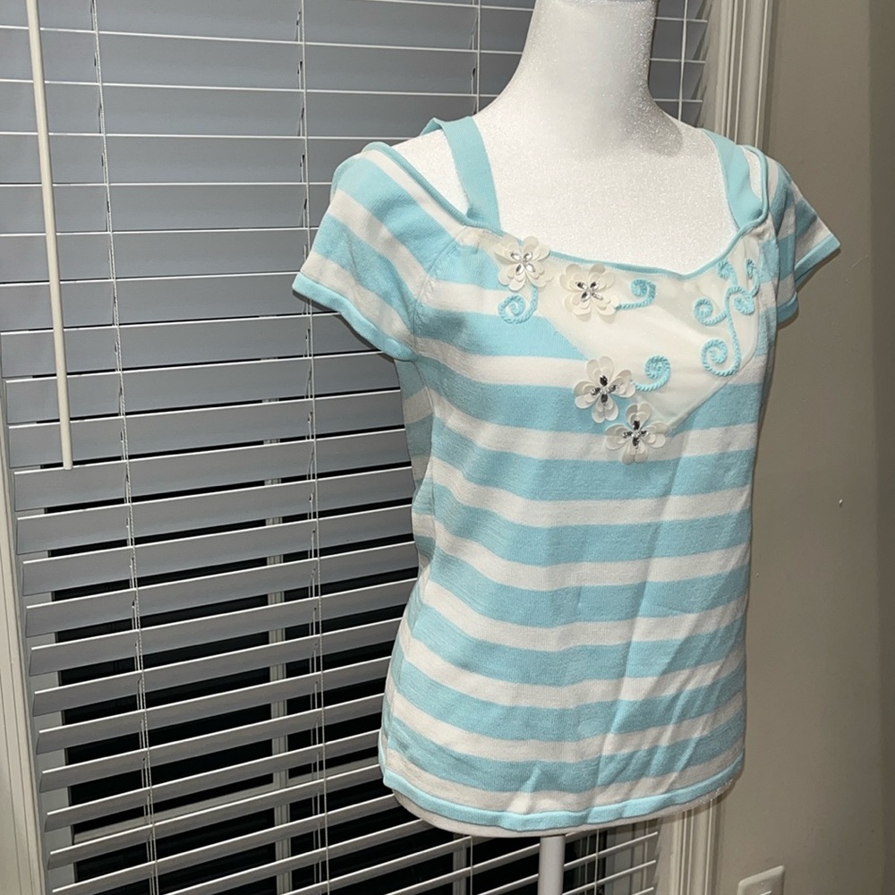 Metric New York light blue & white striped short sleeved knit top size large